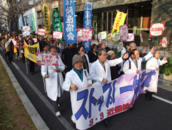 3・3近畿総決起集会  「一体改革反対」広げよう  1000人が大阪・御堂筋をパレード