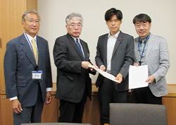 5・15中央要請行動<br/> すべての人が安心して医療を受けられるよう<br/> 従来の保険証継続の実現を