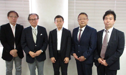西山理事長、川村副理事長らが橋本県歯会長を表敬訪問<br/> 歯科診療報酬引き上げのため協力・共同をよびかけ